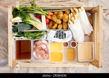 Un menu' per preparare minestrone, maiale con asparagi e pancake al mirtillo Foto Stock