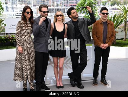 Cannes, Francia. 23rd maggio, 2023. Cannes, Francia. 23rd maggio 2023 Ashley Levinson, Sam Levinson, Lily-Rose Depp, Abel 'The Weeknd' Tesfaye e Reza Fahim alla fotocellula per l'Idol, parte del Festival di Cannes 76th, Palais des Festival. Credit: Doug Peters/Alamy Live News Foto Stock