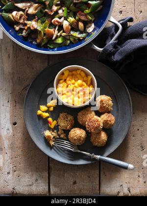 Palle di avena vegana con salsa di mango Foto Stock