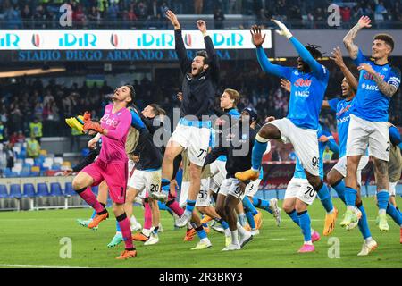 Napoli, Italia. 21 maggio, 2023. I giocatori di SSC Napoli festeggiano al termine della Serie Un incontro tra SSC Napoli e FC Internazionale allo Stadio Diego Foto Stock