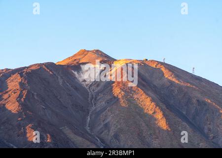 Spettacolare tramonto sulle nuvole del parco nazionale del vulcano Teide a Tenerife. Tramonto dalla cima dell'isola di Gran Canaria. Pico de las Nieves. Foto Stock
