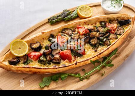 Pide turco con verdure Foto Stock