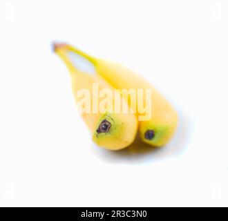 Due banane su sfondo bianco Foto Stock