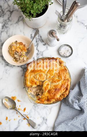 Pollo e torta di funghi Foto Stock