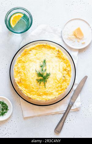 Torta di pollo al formaggio casereccia Foto Stock