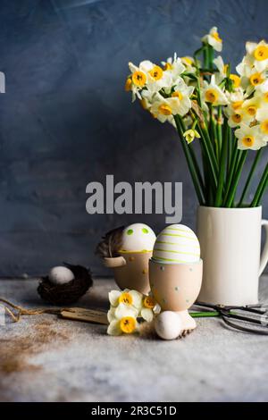 Carta floreale di Pasqua con naffodils Foto Stock