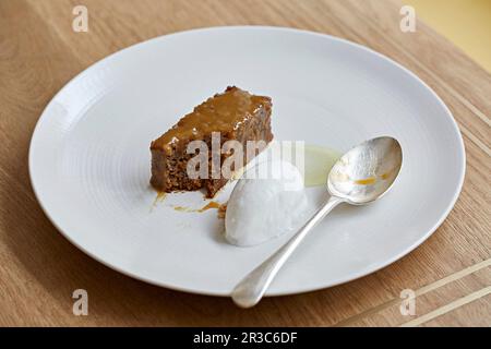 Sticky toffee pudding e gelato Foto Stock