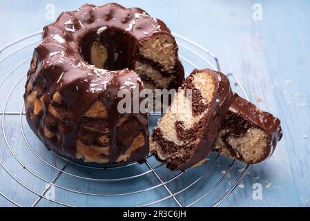 Torta di marmo vegano con glassa al torrone Foto Stock