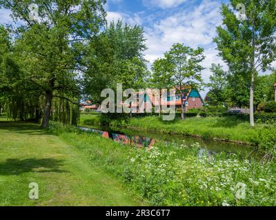 Il fiume EEM da Plantsoen Noord (North Park) nella città olandese di Amersfoort, Paesi Bassi, Europa. Foto Stock