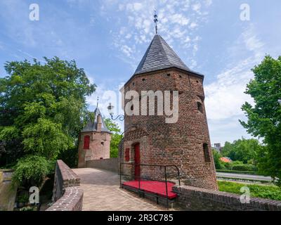 Monnikendam, la porta d'acqua orientale nelle mura della città olandese di Amersfoort, Paesi Bassi, Europa. Foto Stock