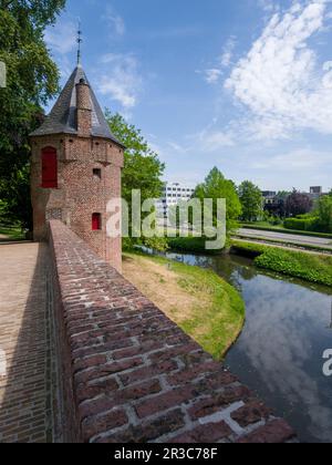 Monnikendam, la porta d'acqua orientale nelle mura della città olandese di Amersfoort, Paesi Bassi, Europa. Foto Stock