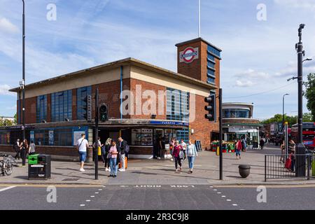 Stazione Turnpike Lane; edificio principale Foto Stock