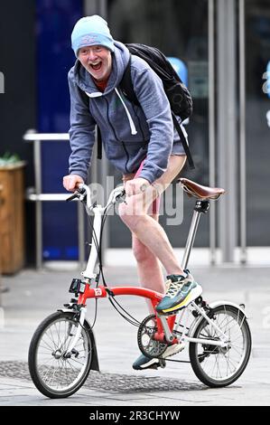 Chris Evans ha visto fuori e circa il ciclismo dal suo spettacolo della prima colazione della radio della Vergine. Londra, Regno Unito. 23rd maggio, 2023. (Foto di Robin Pope/NurPhoto) Credit: NurPhoto SRL/Alamy Live News Foto Stock