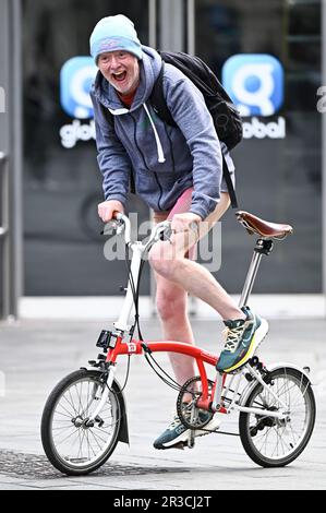 Chris Evans ha visto fuori e circa il ciclismo dal suo spettacolo della prima colazione della radio della Vergine. Londra, Regno Unito. 23rd maggio, 2023. (Foto di Robin Pope/NurPhoto) Credit: NurPhoto SRL/Alamy Live News Foto Stock