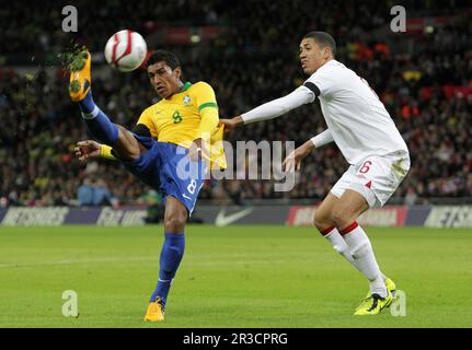 Paulinho del Brasile in azione durante la partita di oggi. L'Inghilterra sta battendo il Brasile 1:0England 06/02/13 Inghilterra V Brasile 06/02/13 International friendly Phot Foto Stock