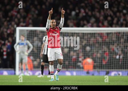 Theo Walcott dell'Arsenal celebra il punteggio del gol di apertura. Arsenal sono leader Newcastle da 1:0Arsenal 29/12/12 Arsenal V Newcastle United 29/12/12 T. Foto Stock