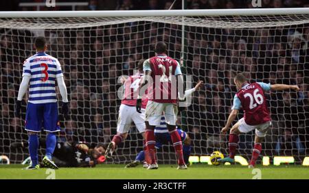 Joe Cole del prosciutto ad ovest scoresWest Ham United 2012/13 prosciutto ad ovest Unito V Queens Park Rangers 19/01/13 la Premier League Foto: Kieran Galvin, Cred Foto Stock