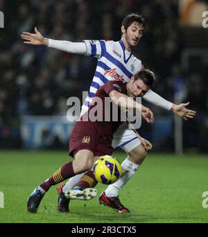 Esteban Granera di Queens Park Rangers combatte con James Milner di Manchester City. Il gioco è goalessQPR 29/01/13 QPR V Manchester City 29/01/13 The Foto Stock