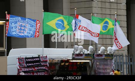 Bandiere inglesi e brasiliane fuori terra. Inghilterra Beat Brasile 2:1England 06/02/13 Inghilterra V Brasile 06/02/13 Internazionale amichevole Foto: Richa Foto Stock