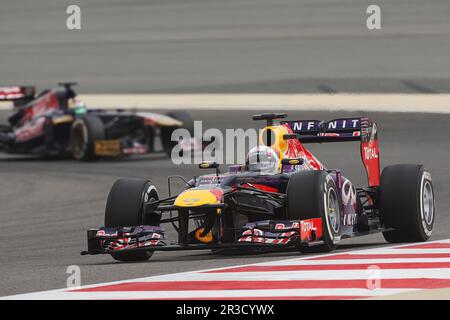 Sebastian Vettel (GER) Red Bull Racing RB9/2013. Campionato del mondo di Formula 1, Rd 4, Gran Premio del Bahrain, Sakhir, Bahrain, Giorno di qualificazione, credito Foto Stock