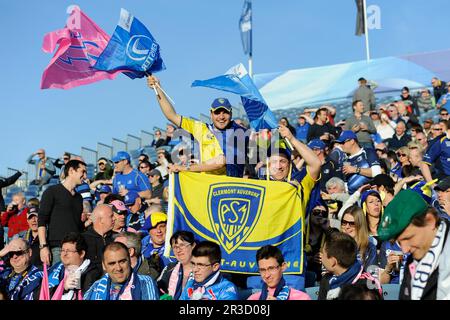 I fan di Clermont si immergono nell'atmosfera prima della finale della Amlin Challenge Cup tra Leinster Rugby e Stade Francais presso la RDS Arena di Dublino il venerdì Foto Stock