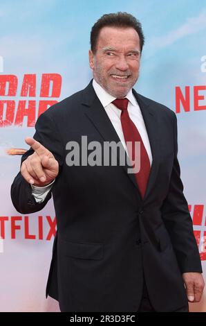 Los Angeles, Stati Uniti. 22nd maggio, 2023. Arnold Schwarzenegger arriva alla prima di Los Angeles della serie Netflix “FUBAR” tenutasi a The Grove il 22 maggio 2023 a Los Angeles, CA. © Lisa OConnor/AFF-USA.com Credit: AFF/Alamy Live News Foto Stock