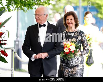 STOCCOLMA 20230523King Carl Gustaf e la Regina Silvia arrivano alla cerimonia del Premio della Musica Polar al Grand Hotel di Stoccolma, 23 maggio 2023. Foto: C Foto Stock