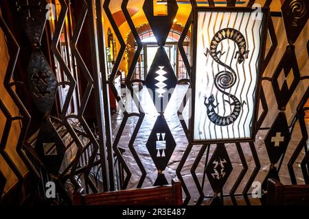 Porta d'ingresso al colorato la Posada Hotel, Winslow, Arizona, USA Foto Stock