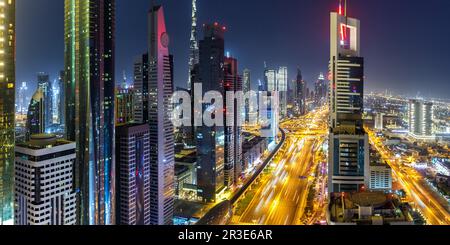 Dubai Sheikh Zayed Road Burj Khalifa Kalifa Skyscraper Skyline architettura Panorama negli Emirati Arabi Uniti Foto Stock