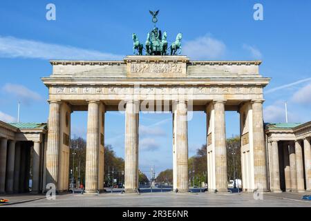 Berlino porta di Brandeburgo in Germania Foto Stock