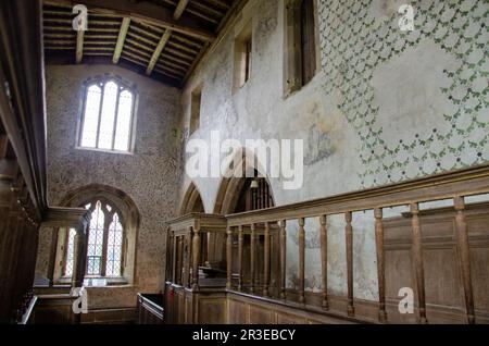 Pitture murali, seccoes di affresco, in Haddon Hall Chapel, Bakewell, Peak District, Derbyshire, Regno Unito Foto Stock