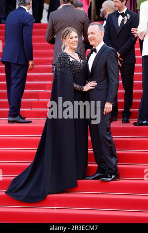 Tom Hanks mit Ehefrau Rita Wilson bei der Premiere des Kinofilms 'Asteroid City' auf dem Festival de Cannes 2023 / 76. Internationale Filmfestspiele von Cannes im Palais des Festivals. Cannes, 23.05.2023 Foto Stock