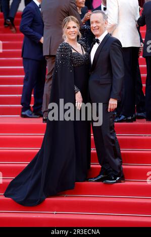 Tom Hanks mit Ehefrau Rita Wilson bei der Premiere des Kinofilms 'Asteroid City' auf dem Festival de Cannes 2023 / 76. Internationale Filmfestspiele von Cannes im Palais des Festivals. Cannes, 23.05.2023 Foto Stock