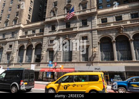 Il Roosevelt Hotel è una struttura iconica situata al 45 East 45th Street vicino al Grand Central Terminal, New York City, USA Foto Stock