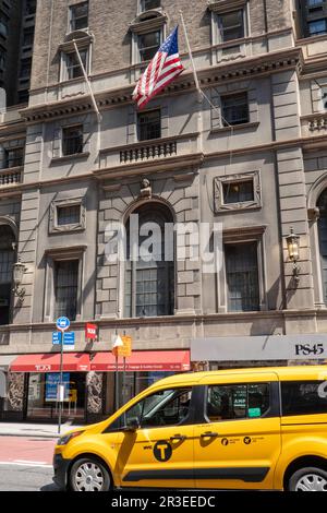 Il Roosevelt Hotel è una struttura iconica situata al 45 East 45th Street vicino al Grand Central Terminal, New York City, USA Foto Stock