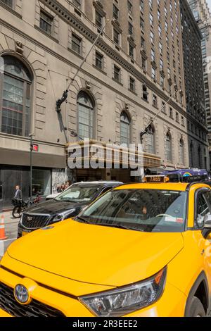 Il Roosevelt Hotel è una struttura iconica situata al 45 East 45th Street vicino al Grand Central Terminal, New York City, USA Foto Stock