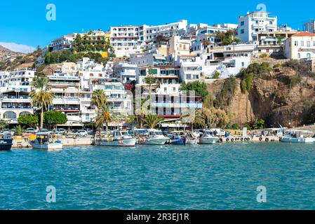 Agia Galini è una popolare località turistica sull'isola di Creta Foto Stock