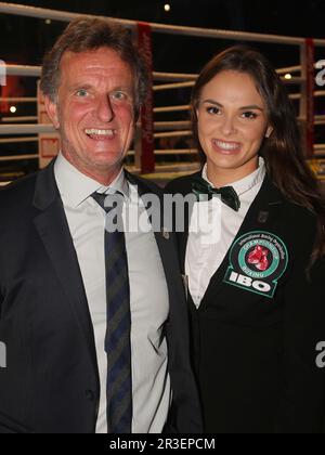 Il presidente DEL BDB Thomas PÃ¼tz con la figlia Karoline PÃ¼tz al SES Boxing Gala di Magdeburgo il 09.10.2021 Foto Stock