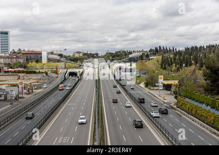Istanbul, Turchia 23 aprile 2023; Eurasia Tunnel (Eurasia Tuneli) o Istanbul Bosforo Highway Tube Transition Project. È un tunnel che collega asiatico Foto Stock