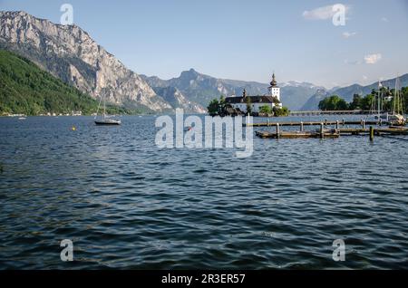 Il castello di Orth è uno dei luoghi più popolari per matrimoni in Austria e offre TUTTO CIÒ di cui potresti aver bisogno per un matrimonio meraviglioso Foto Stock