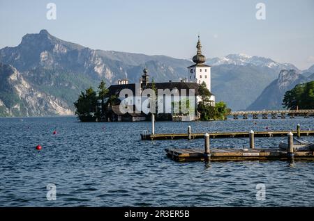 Il castello di Orth è uno dei luoghi più popolari per matrimoni in Austria e offre TUTTO CIÒ di cui potresti aver bisogno per un matrimonio meraviglioso Foto Stock