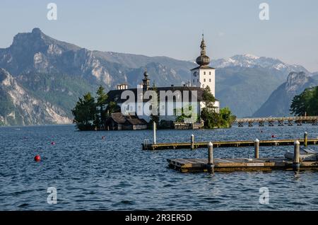 Il castello di Orth è uno dei luoghi più popolari per matrimoni in Austria e offre TUTTO CIÒ di cui potresti aver bisogno per un matrimonio meraviglioso Foto Stock