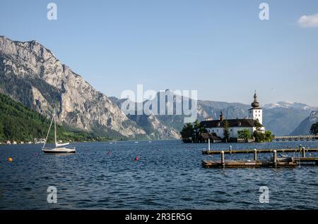 Il castello di Orth è uno dei luoghi più popolari per matrimoni in Austria e offre TUTTO CIÒ di cui potresti aver bisogno per un matrimonio meraviglioso Foto Stock