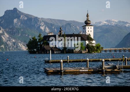 Il castello di Orth è uno dei luoghi più popolari per matrimoni in Austria e offre TUTTO CIÒ di cui potresti aver bisogno per un matrimonio meraviglioso Foto Stock