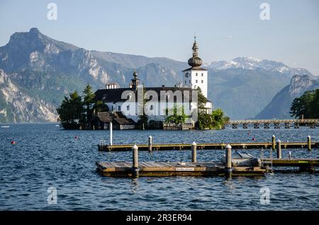 Il castello di Orth è uno dei luoghi più popolari per matrimoni in Austria e offre TUTTO CIÒ di cui potresti aver bisogno per un matrimonio meraviglioso Foto Stock