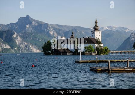 Il castello di Orth è uno dei luoghi più popolari per matrimoni in Austria e offre TUTTO CIÒ di cui potresti aver bisogno per un matrimonio meraviglioso Foto Stock