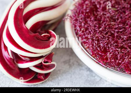 Amaranth micro erbe e Radicchio Rosso di Treviso. Cibo biologico. Verdure rosse Foto Stock