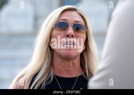 Washington, Stati Uniti. 23rd maggio, 2022. Marjorie Taylor Greene, R-GA, parla alla stampa al di fuori degli Stati Uniti Campidoglio a Washington, DC martedì 23 maggio 2023. Foto di Bonnie Cash/UPI. Credit: UPI/Alamy Live News Foto Stock