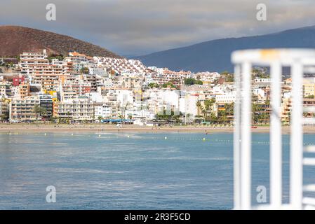 La famosa località turistica di Los Cristianoa su Tenerife Foto Stock