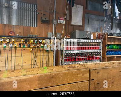 Lampade di sicurezza in carica presso la Copper Queen Mine di Bisbee, Arizona Foto Stock